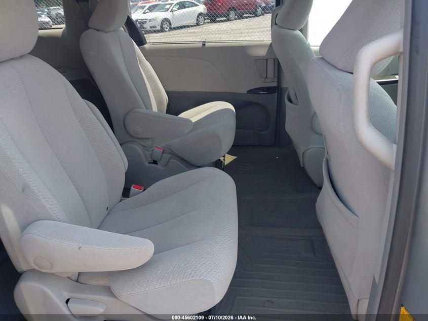 2011 Toyota Sienna VIN 5TDJK3DC8BS020842 IAAI salvage auction — NORMAL WEAR, Clear (North Carolina), sold $25 on 2026-07-22 (photo 8)