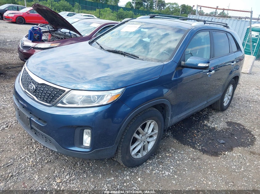 2014 Kia Sorento VIN 5XYKT4A70EG462885 IAAI salvage auction — NORMAL WEAR, Clear (Connecticut), sold $825 on 2026-07-16 (photo 2)