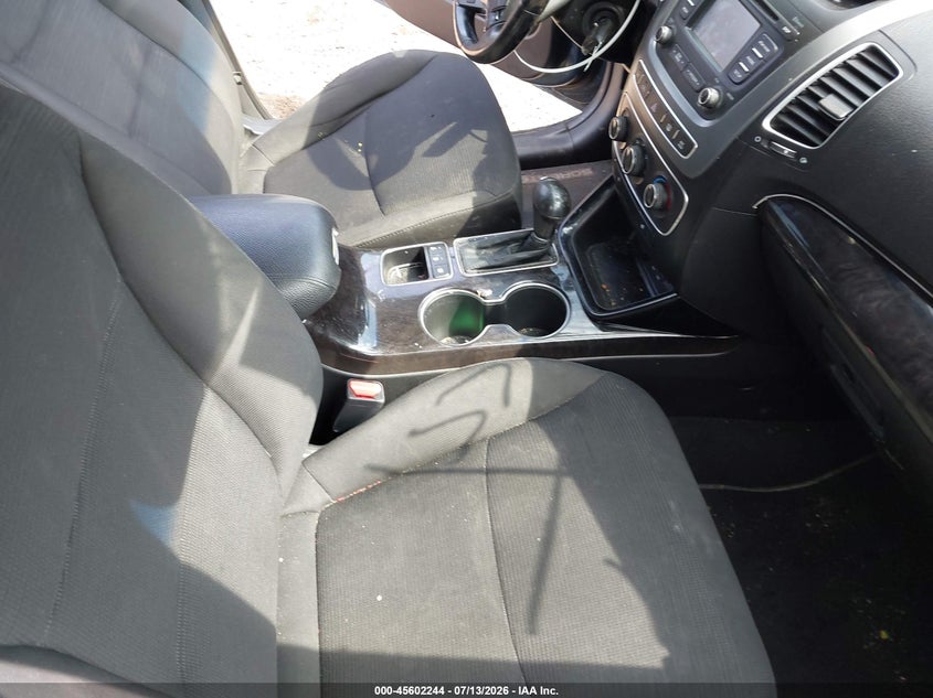 2014 Kia Sorento VIN 5XYKT4A70EG462885 IAAI salvage auction — NORMAL WEAR, Clear (Connecticut), sold $825 on 2026-07-16 (photo 5)