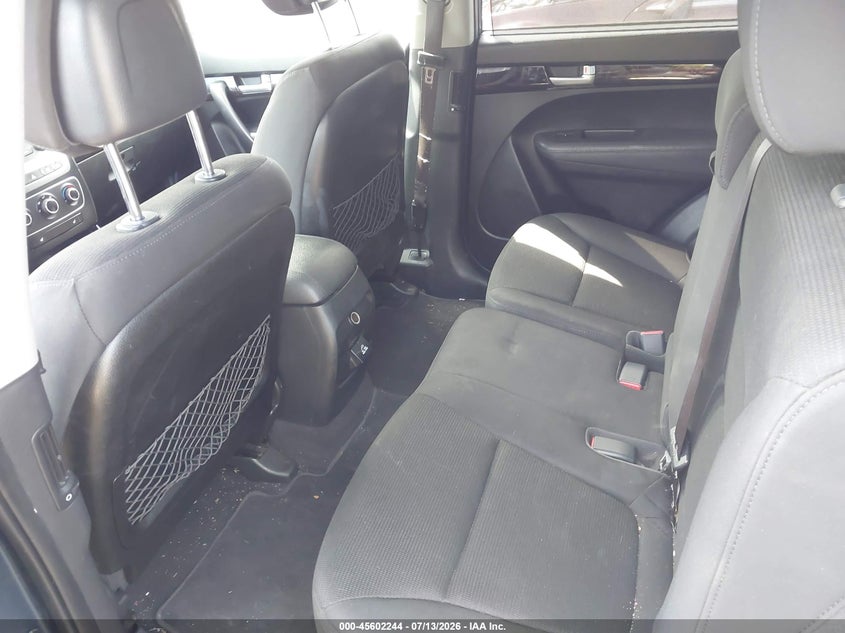 2014 Kia Sorento VIN 5XYKT4A70EG462885 IAAI salvage auction — NORMAL WEAR, Clear (Connecticut), sold $825 on 2026-07-16 (photo 8)