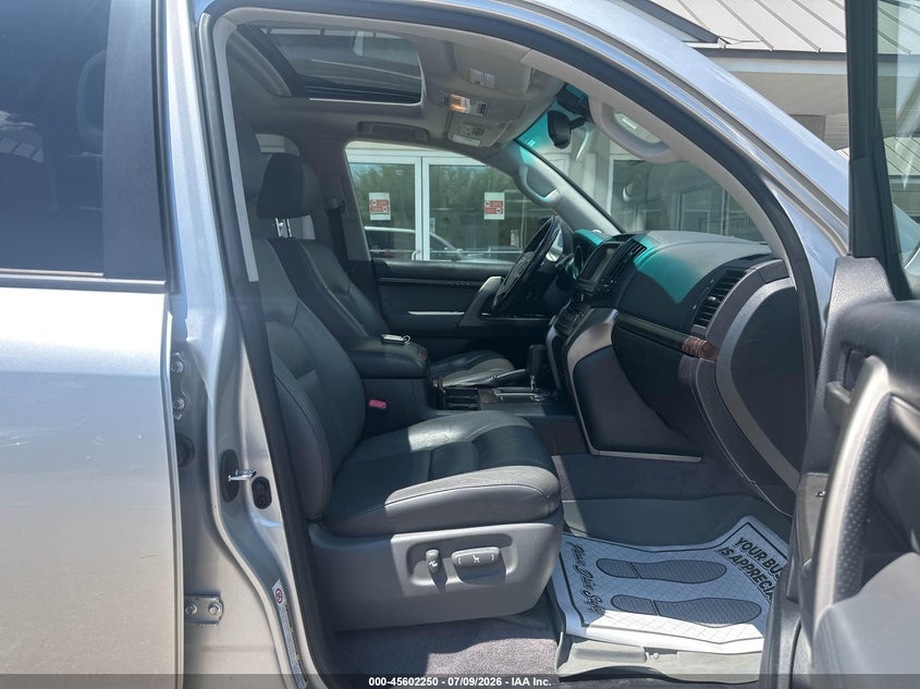 2011 Toyota Land cruiser VIN JTMHY7AJ7B5012065 IAAI salvage auction — NORMAL WEAR, Original (New Hampshire), sold $16,375 on 2026-07-22 (photo 5)