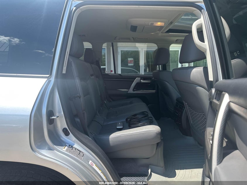 2011 Toyota Land cruiser VIN JTMHY7AJ7B5012065 IAAI salvage auction — NORMAL WEAR, Original (New Hampshire), sold $16,375 on 2026-07-22 (photo 8)