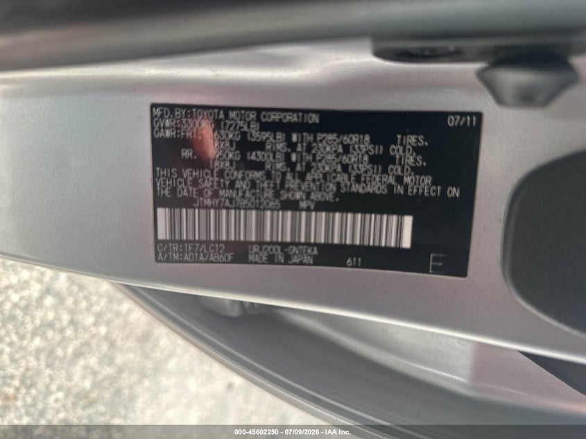 2011 Toyota Land cruiser VIN JTMHY7AJ7B5012065 IAAI salvage auction — NORMAL WEAR, Original (New Hampshire), sold $16,375 on 2026-07-22 (photo 9)