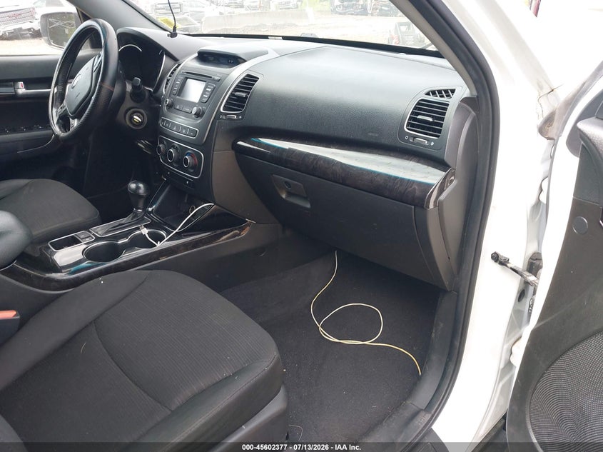 2014 Kia Sorento VIN 5XYKTCA61EG544481 IAAI salvage auction — NORMAL WEAR, Clear (New York), sold $675 on 2026-07-28 (photo 5)