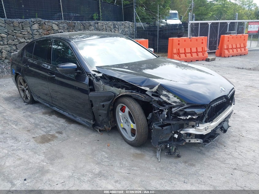 2022 BMW M550i xdrive VIN WBA13BK0XNCH90465 IAAI salvage auction — RIGHT FRONT, Original (West Virginia), sold $5,100 on 2026-07-15 (photo 1)