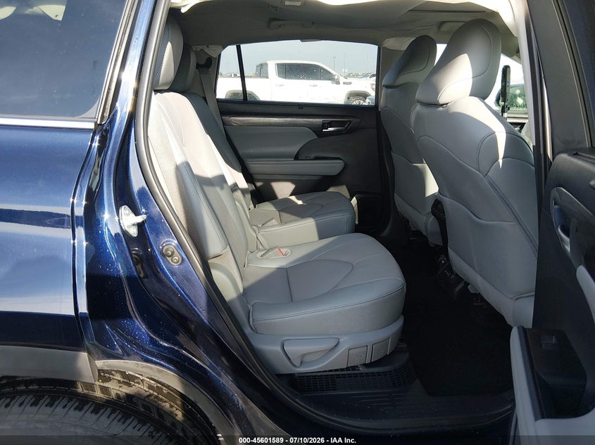 2026 Toyota Highlander VIN 5TDXBRCH4TS706520 IAAI salvage auction — LEFT FRONT, Salvage (Missouri), sold $20,850 on 2026-08-18 (photo 8)