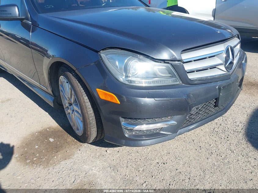 2013 Mercedes-benz C-klasse VIN WDDGF4HB0DR273781 IAAI salvage auction — NORMAL WEAR, Wait Title, sold $350 on 2026-08-12 (photo 6)