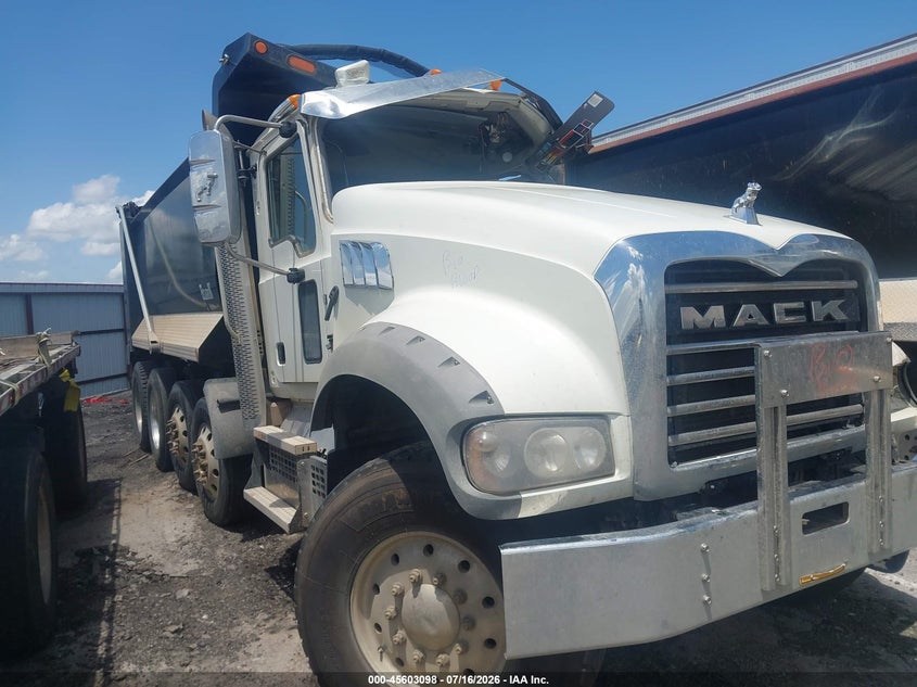 2021 Mack Granite VIN 1M2GR3TC2MM001141 IAAI salvage auction — ROLLOVER, Clear (Arkansas), sold $35,700 on 2026-08-26 (photo 1)