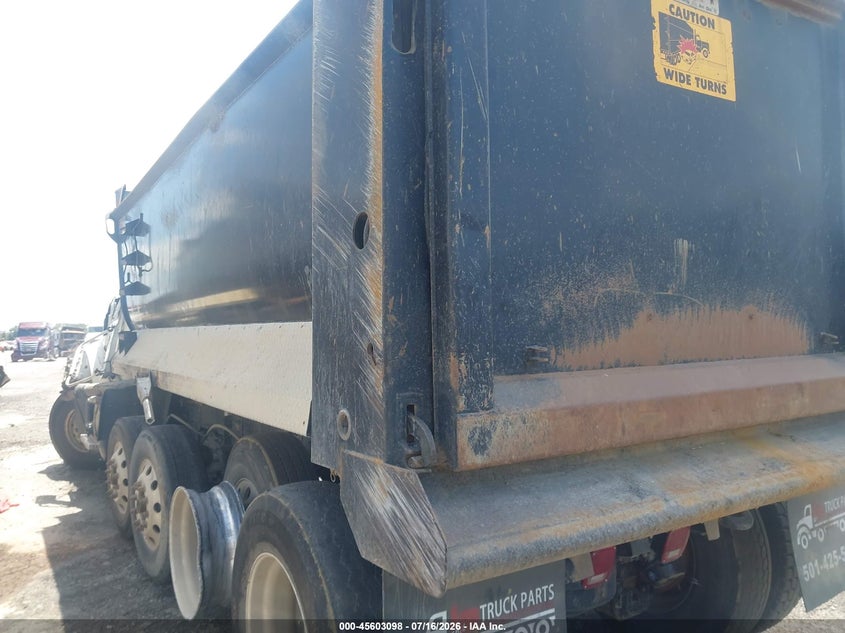 2021 Mack Granite VIN 1M2GR3TC2MM001141 IAAI salvage auction — ROLLOVER, Clear (Arkansas), sold $35,700 on 2026-08-26 (photo 3)