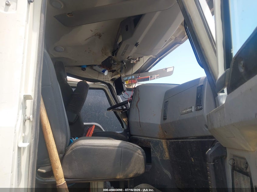 2021 Mack Granite VIN 1M2GR3TC2MM001141 IAAI salvage auction — ROLLOVER, Clear (Arkansas), sold $35,700 on 2026-08-26 (photo 5)
