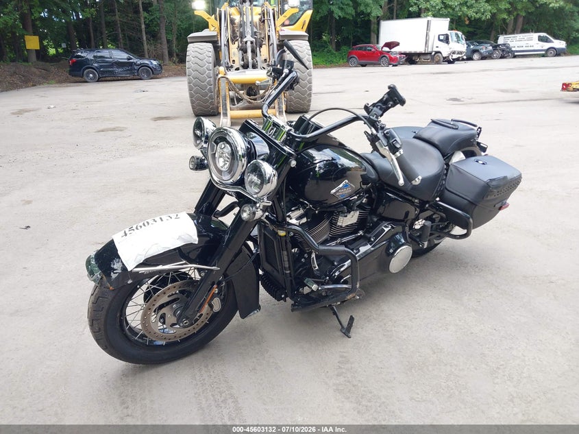 2025 Harley-davidson Softail VIN 1HD1YA918SB041366 IAAI salvage auction — FRONT END, Mv-907A (New York), sold $9,750 on 2026-09-16 (photo 2)