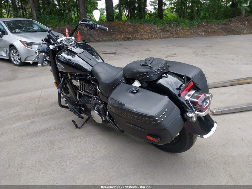 2025 Harley-davidson Softail VIN 1HD1YA918SB041366 IAAI salvage auction — FRONT END, Mv-907A (New York), sold $9,750 on 2026-09-16 (photo 3)