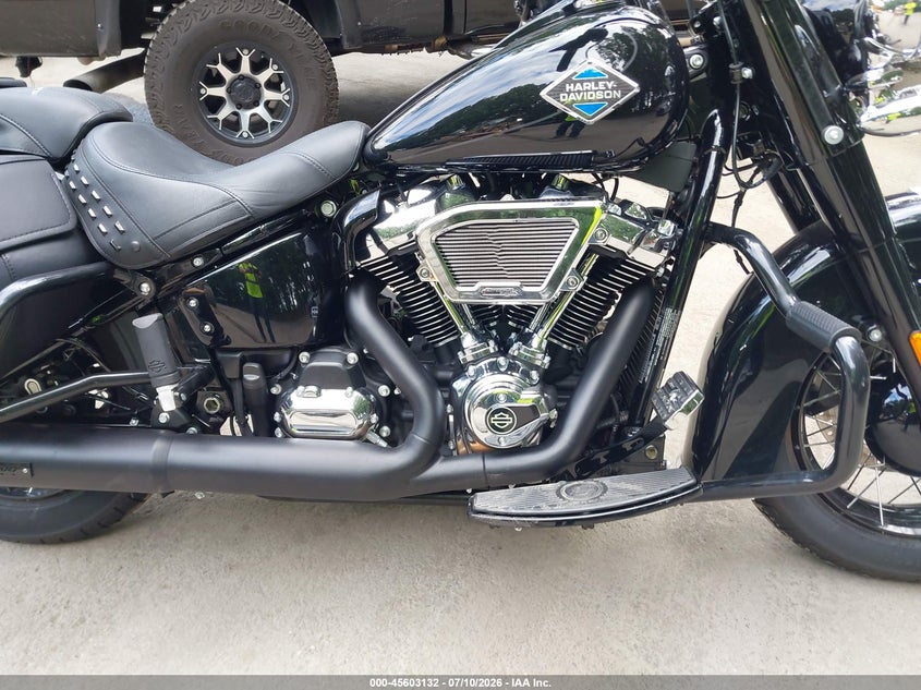 2025 Harley-davidson Softail VIN 1HD1YA918SB041366 IAAI salvage auction — FRONT END, Mv-907A (New York), sold $9,750 on 2026-09-16 (photo 8)