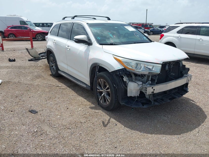 2016 Toyota Highlander VIN 5TDKKRFH1GS136519 — IAAI salvage auction photo