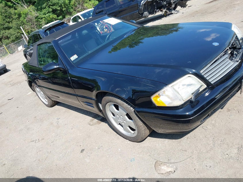 2000 Mercedes-benz Sl-klasse VIN WDBFA68FXYF191159 IAAI salvage auction — FRONT END, Clear (Massachusetts), sold $8,300 on 2026-07-17 (photo 1)