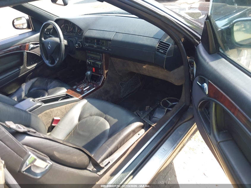 2000 Mercedes-benz Sl-klasse VIN WDBFA68FXYF191159 IAAI salvage auction — FRONT END, Clear (Massachusetts), sold $8,300 on 2026-07-17 (photo 5)