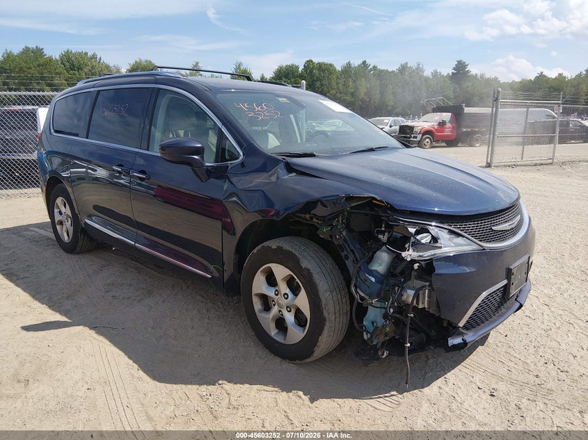 2017 Chrysler Pacifica VIN 2C4RC1EG8HR556004 IAAI salvage auction — RIGHT FRONT, Salvage (Maine), sold $1,300 on 2026-08-25 (photo 1)