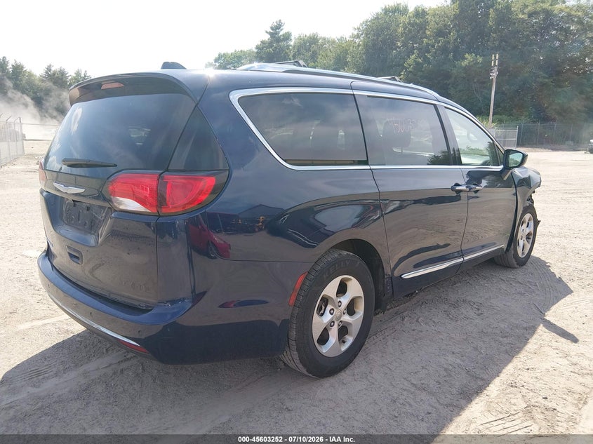 2017 Chrysler Pacifica VIN 2C4RC1EG8HR556004 IAAI salvage auction — RIGHT FRONT, Salvage (Maine), sold $1,300 on 2026-08-25 (photo 4)