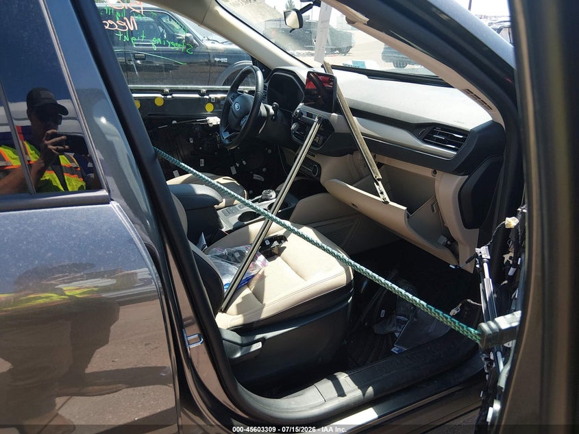 2020 Ford Escape VIN 1FMCU9H64LUA82550 IAAI salvage auction — FRONT & REAR, Salvage Title, sold $2,850 on 2026-08-22 (photo 5)