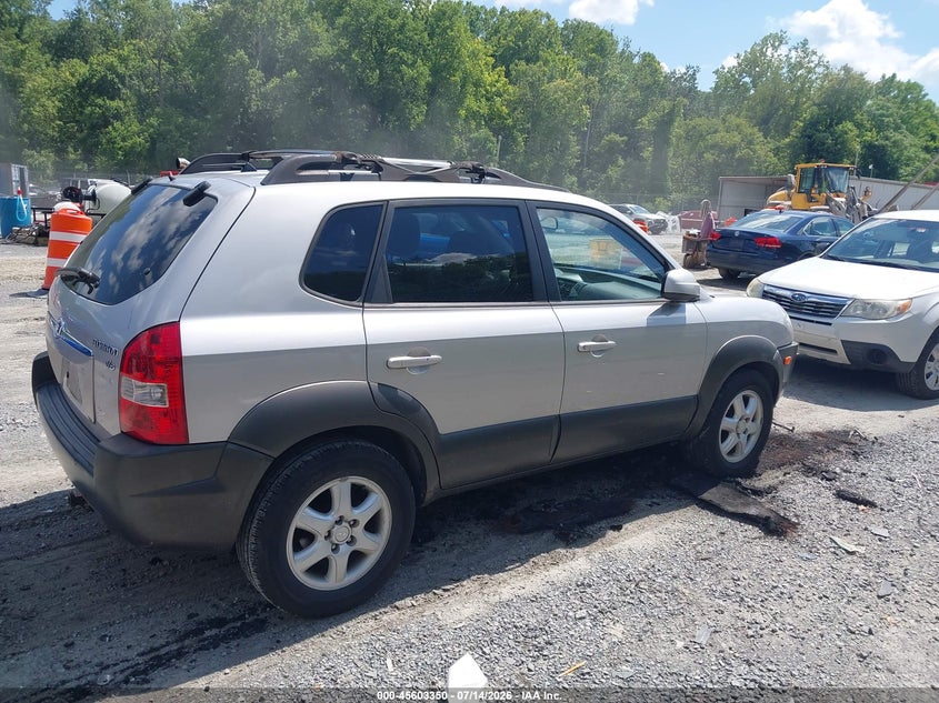 2005 Hyundai Tucson VIN KM8JN12DX5U129368 IAAI salvage auction — NORMAL WEAR, Clear, sold $225 on 2026-07-21 (photo 4)