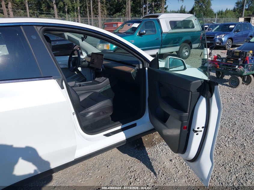 2022 Tesla Model y VIN 7SAYGDEE5NF428622 IAAI salvage auction — LEFT SIDE, Salvage Title, sold $9,500 on 2026-08-03 (photo 5)