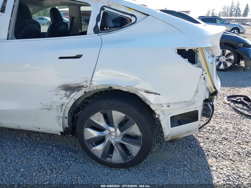 2022 Tesla Model y VIN 7SAYGDEE5NF428622 IAAI salvage auction — LEFT SIDE, Salvage Title, sold $9,500 on 2026-08-03 (photo 6)