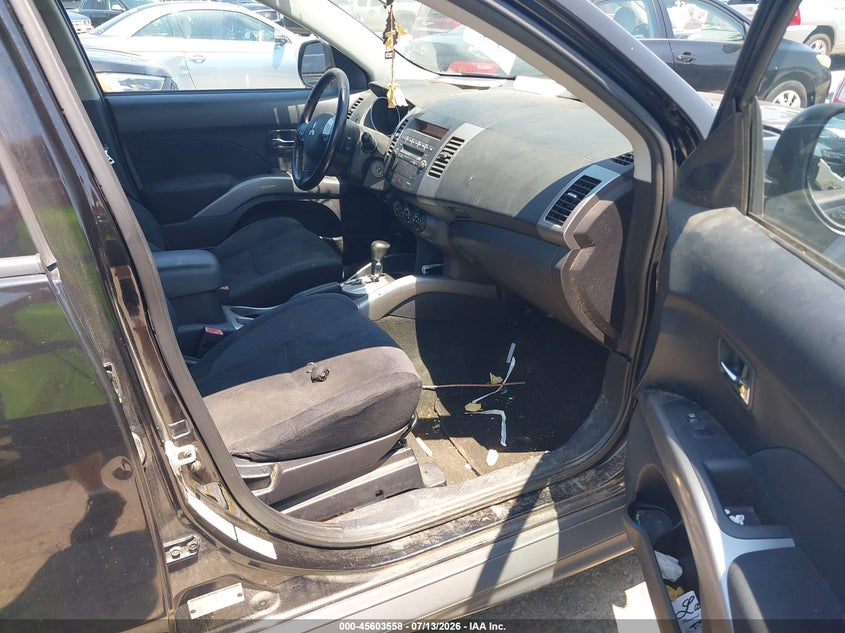 2009 Mitsubishi Outlander VIN JA4LT21W39Z011466 IAAI salvage auction — NORMAL WEAR, Clear (Illinois), sold $350 on 2026-07-27 (photo 5)