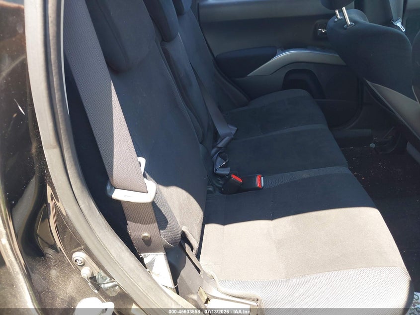 2009 Mitsubishi Outlander VIN JA4LT21W39Z011466 IAAI salvage auction — NORMAL WEAR, Clear (Illinois), sold $350 on 2026-07-27 (photo 8)