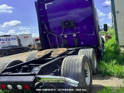 2018 Kenworth T680 VIN 1XKYD49X6JJ175447 IAAI salvage auction — SIDE, Clear (Illinois), sold $17,000 on 2026-07-15 (photo 4)
