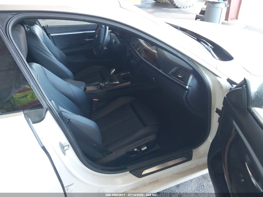 2017 BMW 4er VIN WBA4F7C53HG787140 IAAI salvage auction — NORMAL WEAR, Salvage Title, sold $525 on 2026-07-21 (photo 5)