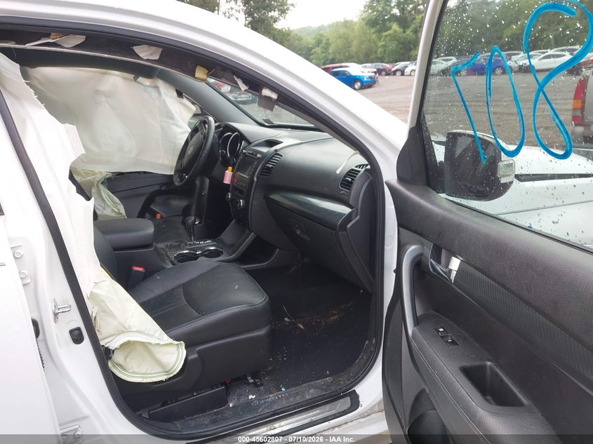 2011 Kia Sorento VIN 5XYKWDA25BG163402 IAAI salvage auction — SIDE, Salvage (Pennsylvania), sold $700 on 2026-07-25 (photo 5)