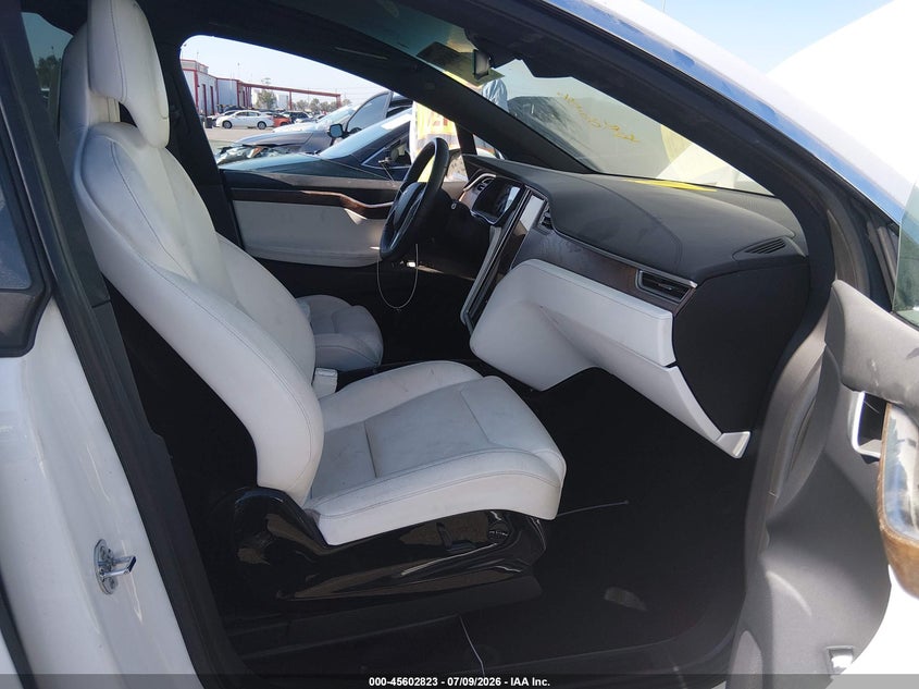 2016 Tesla Model x VIN 5YJXCAE46GF004833 IAAI salvage auction — SIDE, Salvage (California), sold $5,100 on 2026-07-30 (photo 5)