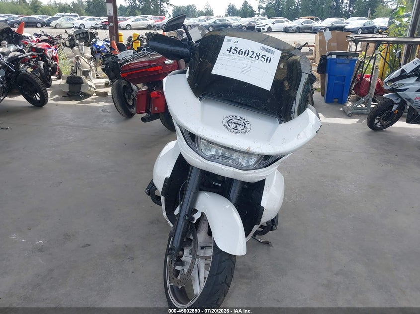 2024 Harley-davidson Road glide VIN 1HD1KH71XRB645878 IAAI salvage auction — LEFT & RIGHT, Wait Title, sold $11,050 on 2026-09-09 (photo 5)