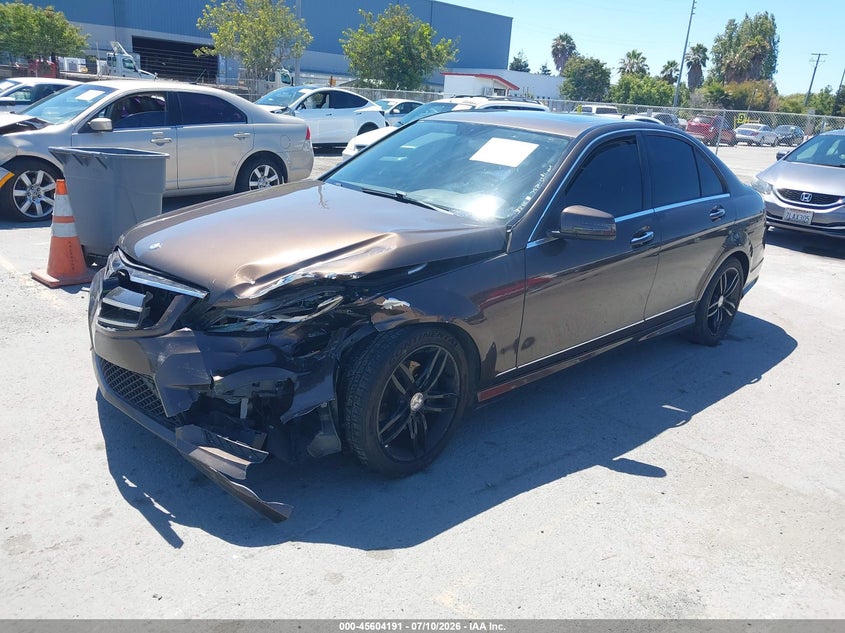 2014 Mercedes-benz C-klasse VIN WDDGF4HB8EG241075 IAAI salvage auction — LEFT FRONT, Salvage Title, sold $1,300 on 2026-08-10 (photo 2)