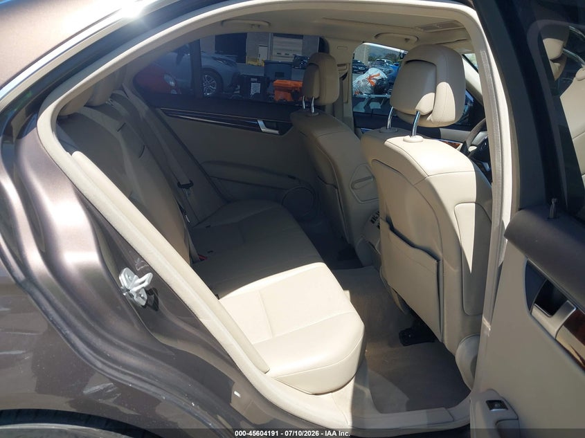 2014 Mercedes-benz C-klasse VIN WDDGF4HB8EG241075 IAAI salvage auction — LEFT FRONT, Salvage Title, sold $1,300 on 2026-08-10 (photo 8)