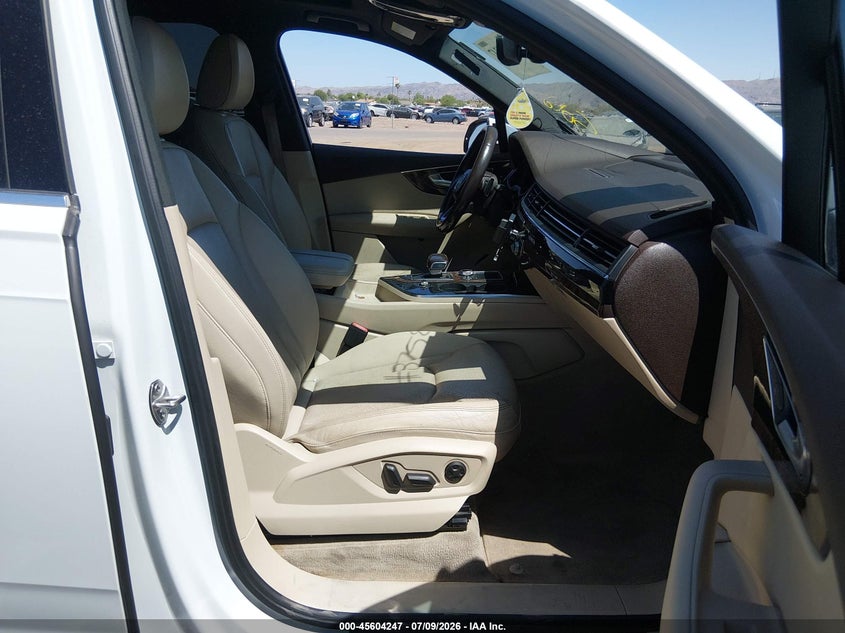 2017 Audi Q7 VIN WA1VAAF72HD027812 IAAI salvage auction — NORMAL WEAR, Clear-Dealer Only (Arizona), sold $3,125 on 2026-07-28 (photo 5)