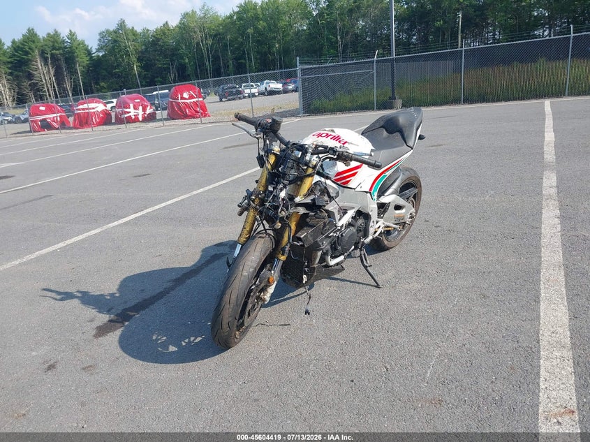 2020 Aprilia Tuono VIN ZD4KGU006LS001422 IAAI salvage auction — RIGHT SIDE, Salvage (Pennsylvania), sold $1,850 on 2026-08-11 (photo 1)