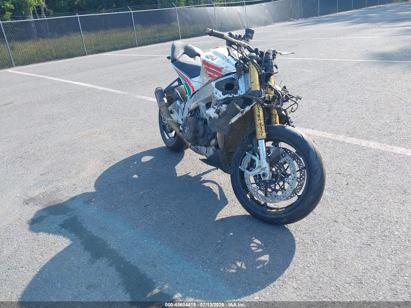 2020 Aprilia Tuono VIN ZD4KGU006LS001422 IAAI salvage auction — RIGHT SIDE, Salvage (Pennsylvania), sold $1,850 on 2026-08-11 (photo 2)