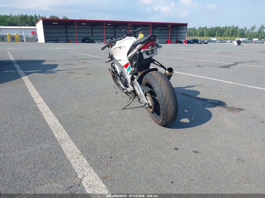 2020 Aprilia Tuono VIN ZD4KGU006LS001422 IAAI salvage auction — RIGHT SIDE, Salvage (Pennsylvania), sold $1,850 on 2026-08-11 (photo 4)