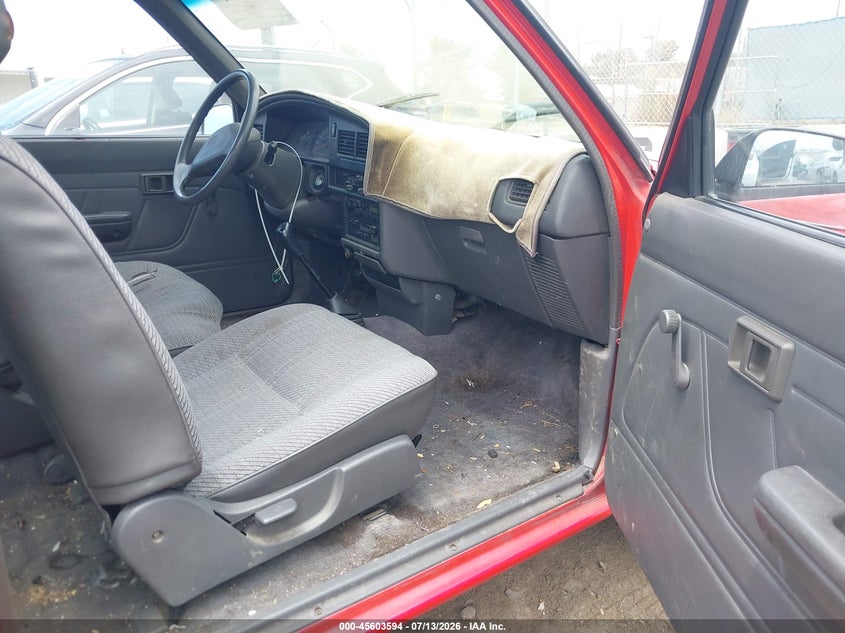 1992 Toyota Pickup VIN JT4VN93DXN5027372 IAAI salvage auction — FRONT & REAR, Salvage (California), sold $75 on 2026-07-29 (photo 5)