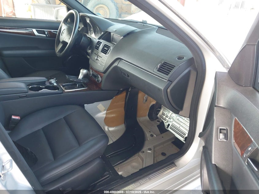 2010 Mercedes-benz C class VIN WDDGF5EB6AF381040 IAAI salvage auction — NORMAL WEAR, Clear (Florida), sold $500 on 2026-07-28 (photo 5)