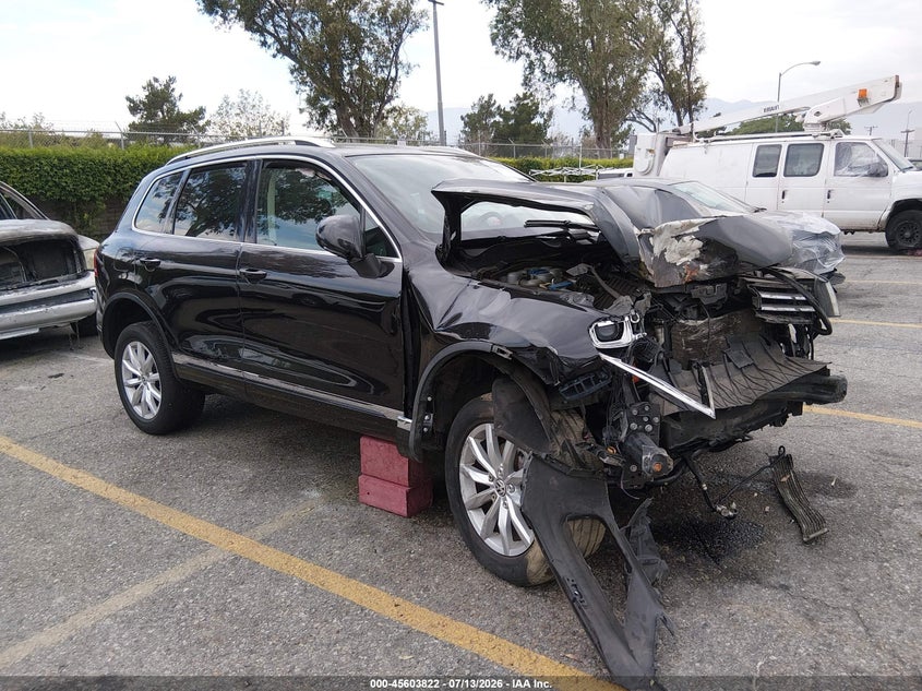 2015 Volkswagen Touareg VIN WVGEF9BP3FD007296 IAAI salvage auction — FRONT END, Salvage (California), sold $425 on 2026-08-04 (photo 1)