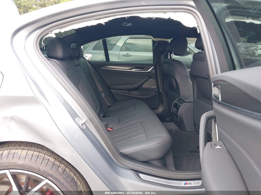 2023 BMW 5er VIN WBA73BJ01PCL83906 IAAI salvage auction — LEFT & RIGHT, Mv-907A (New York), sold $19,325 on 2026-08-20 (photo 8)
