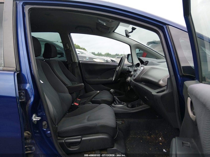 2011 Honda Fit VIN JHMGE8G51BC021942 IAAI salvage auction — NORMAL WEAR, Clear (North Carolina), sold $925 on 2026-07-22 (photo 5)