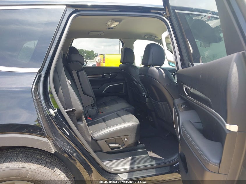2023 Kia Telluride VIN 5XYP24GC4PG328722 IAAI salvage auction — RIGHT SIDE, Salvage (Georgia), sold $8,950 on 2026-09-03 (photo 8)