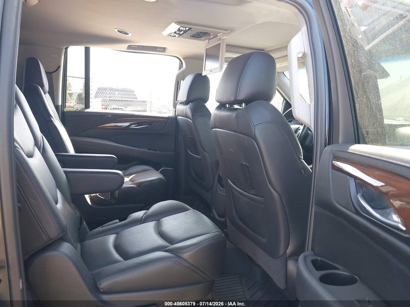 2020 Cadillac Escalade VIN 1GYS4JKJ2LR305972 IAAI salvage auction — FRONT END, Salvage Title, sold $9,050 on 2026-08-19 (photo 8)