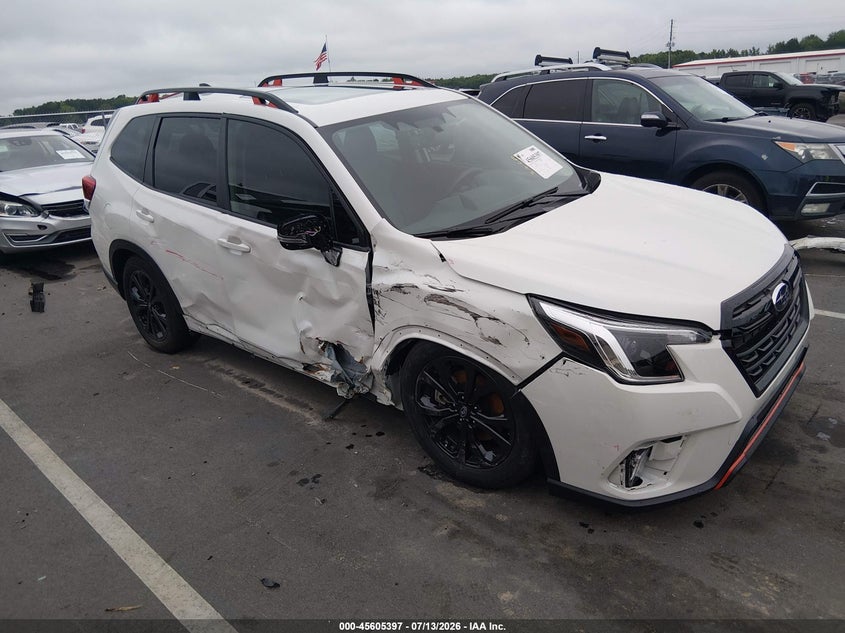 2024 Subaru Forester VIN JF2SKAGC5RH426436 IAAI salvage auction — RIGHT FRONT, Salvage Title, sold $6,900 on 2026-08-01 (photo 1)