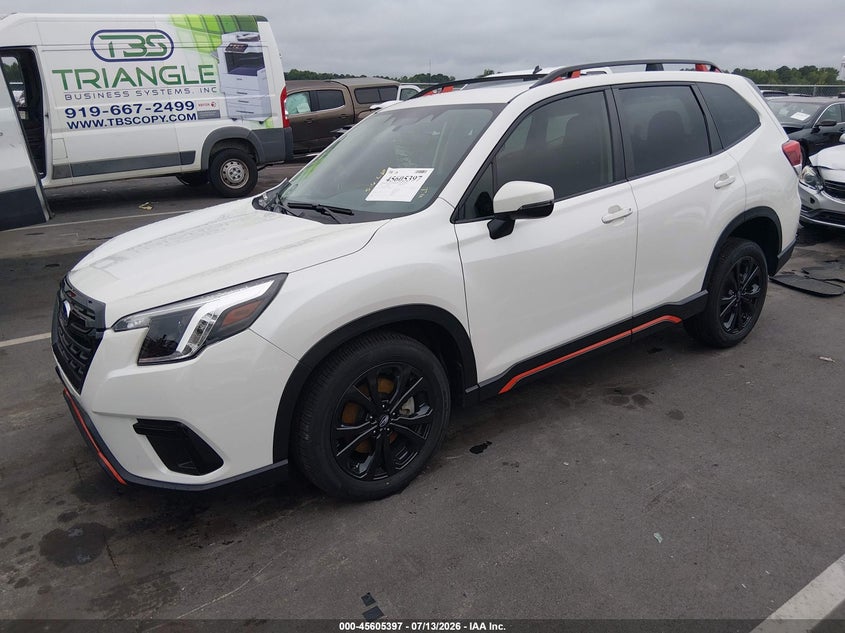 2024 Subaru Forester VIN JF2SKAGC5RH426436 IAAI salvage auction — RIGHT FRONT, Salvage Title, sold $6,900 on 2026-08-01 (photo 2)