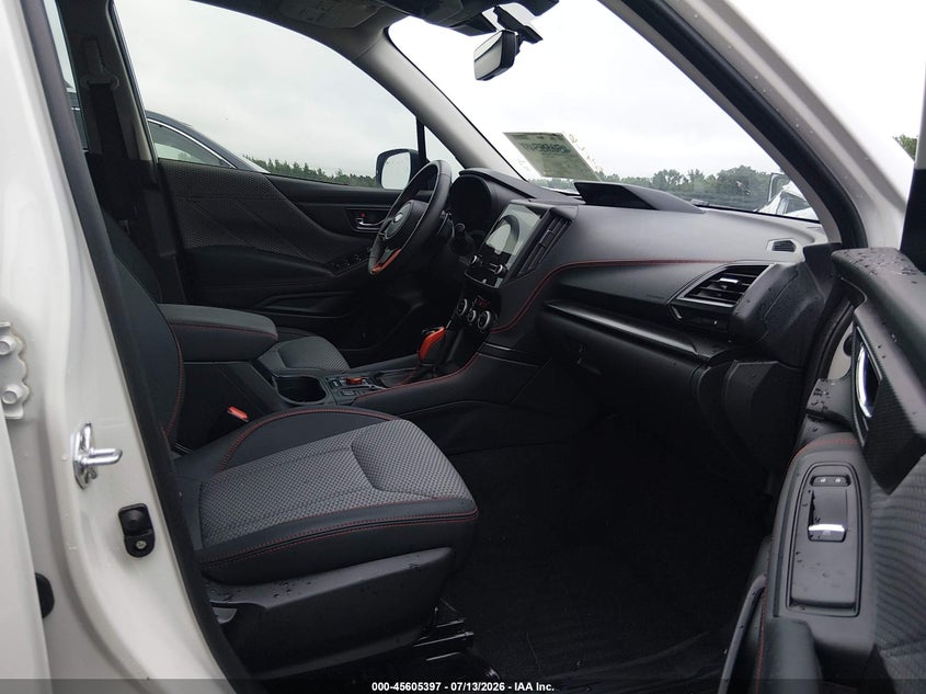 2024 Subaru Forester VIN JF2SKAGC5RH426436 IAAI salvage auction — RIGHT FRONT, Salvage Title, sold $6,900 on 2026-08-01 (photo 5)