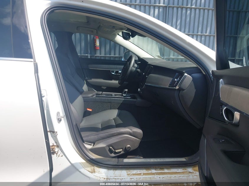 2025 Volvo S90 VIN LVY062AE0SP449492 IAAI salvage auction — WATER/FLOOD, Salvage (New Jersey), sold $9,100 on 2026-08-20 (photo 5)